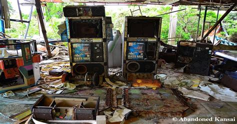 Arcade Graveyard At An Abandoned Hotel 1200795 Oc Os Cade