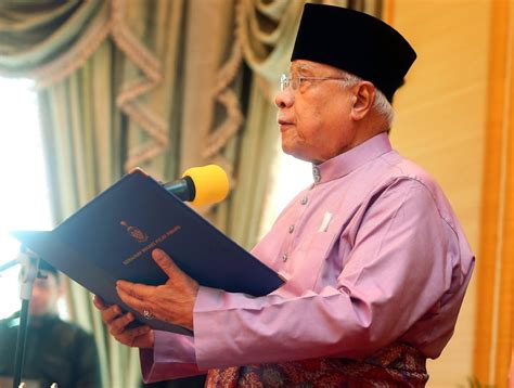 I have just modified one external link on mohd suffian abdul rahman. Penang Governor Abdul Rahman sworn in for seventh term ...