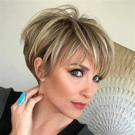 Top Short Hairstyles With Blonde Highlights