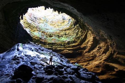 Going Into These 8 Caves In Texas Is Like Entering Another World Hiking