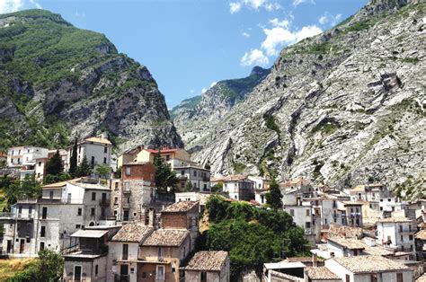 Subscribe the newsletter stay updated on all news and events of sanmartino.com. Making Pasta for the Pope: Abruzzo's Mastri Pastai | ITALY Magazine