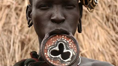 mursi tribe the strange traditions of the world s most dangerous tribe ~ amazing world reality