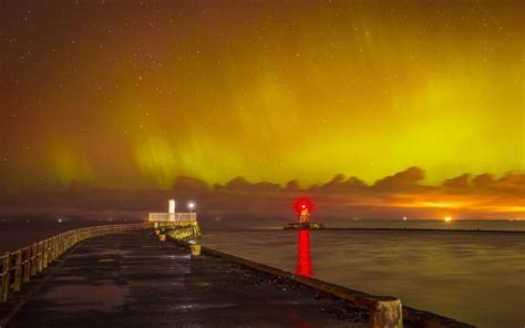 Aurora Borealis In Pictures Spectacular Northern Lights Display Seen In Uk