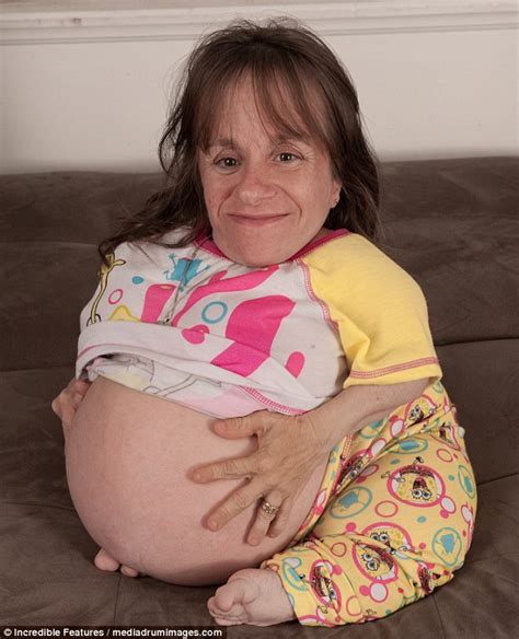 Worlds Smallest Mother Stacey Herald Dies Aged 44 Daily Mail Online