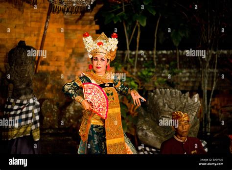 Legong Dancer Bali Indonesia Peliatan Masters Stock Photo Alamy