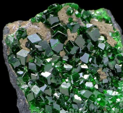 Pictures Of Russian Gems And Minerals Bijoux Et Minerauxdemantoid