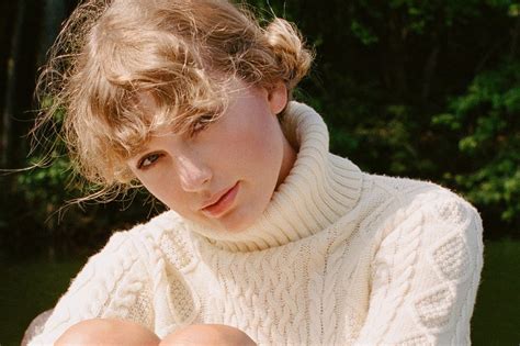 Taylor Swifts Surprise New Album ‘folklore Has Just Dropped