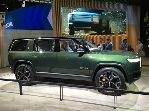 The Rivian R1s Is An All Electric 700 Hp Super Suv Carsradars