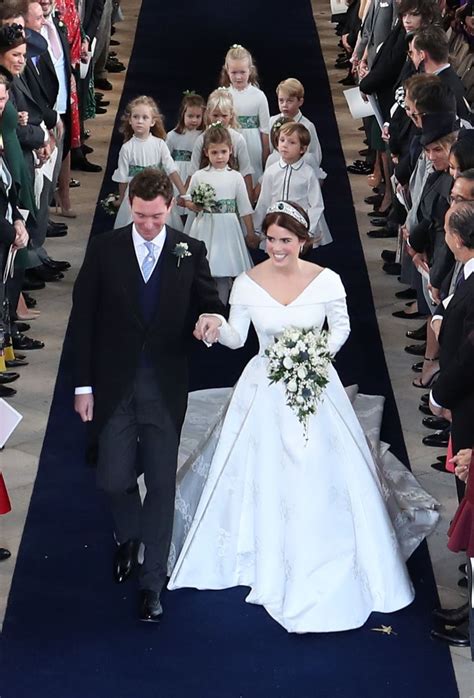 21 Beautiful Pictures Of Princess Eugenies Wedding Dress We Cant Stop Looking At Mirror Online