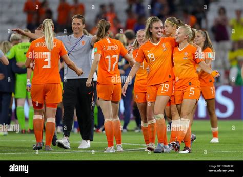 Netherlands Jill Roord And Netherlands Kika Van Es Celebrate After