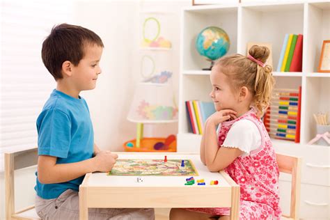 ¿estás buscando un buen juego de mesa para las tardes en familia? Los mejores juegos en familia | Blog de DIA