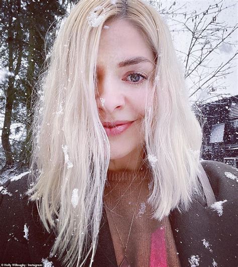 Holly Willoughby Looks Radiant In A Fresh Faced Selfie As She Makes The