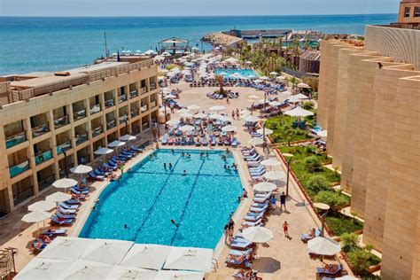 As a young boy born in 1966 in dar es salaam, tanzania, adjaye's childhood saw stability in movement as his father affram was a diplomat whose work took the family all over the world to places such as kampala, nairobi, cairo, beirut, accra, and jeddah. Libanon Strand : BEACH IN BEIRUT LEBANON Stock Photo ...