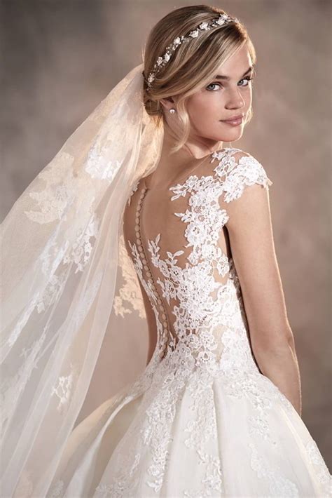 Acquista il tuo 2021 abito da sposa economici unico nel hebeos.it vasta selezione di abiti da sposa modesto! Tutti i tessuti per abiti da sposa: guida alla scelta