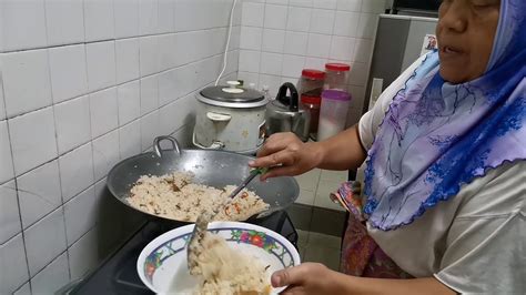 Ada nasi goreng jawa, nasi goreng putih, nasi jika diperhatikan, variasi nasi goreng yang umum ditemui antara lain nasi goreng biasa, nasi goreng jawa, nasi goreng putih, nasi goreng spesial, dan sebagainya. Cara memasak nasi goreng ikan masin - YouTube