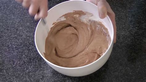 White chocolate, dark chocolate and belgian chocolate make up the three layers in this easy mousse. Belgian chocolate mousse - easy & authentic recipe - YouTube