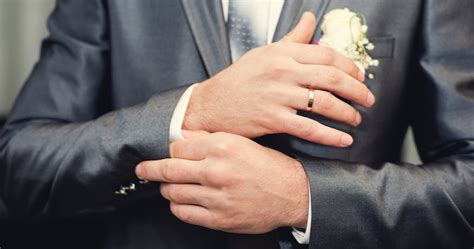Https://tommynaija.com/wedding/guys Wear Wedding Ring On Right Hand