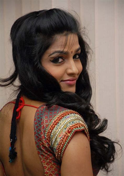 Heartwarming Tamil Actress Dhanshika Photo Gallery