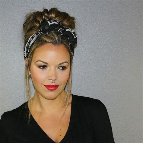 What kind of scarf do you wear on your head? Messy bun with scarf, updo | Bandana hairstyles, Bandana ...
