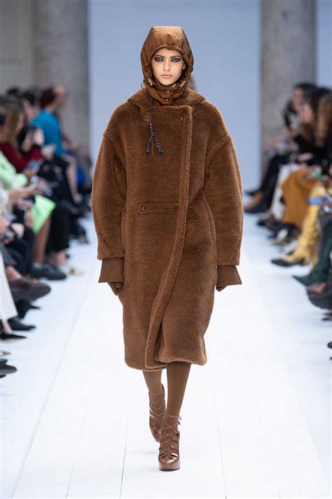 La collezione è raffinata ed elegante. Moda autunno inverno 2020 2021, le tendenze che ...