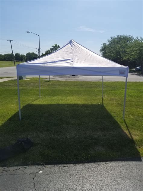 A 16'x16′ party canopy has 1 center pole and holds up to 32 guests seated at four 8′ or 48″ round tables. Rent party canopy.