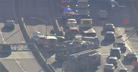 8 Hurt In Long Island Expressway Crash In Queens Cbs New York