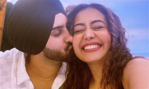 Neha Kakkar Shuts Divorce Rumours With Hubby Rohanpreet Singh Posts An Adorable Picture With Him