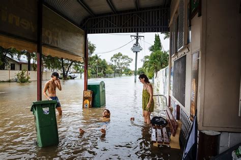 townsville s one in a 100 year flood crisis to worsen with more heavy rain sbs news