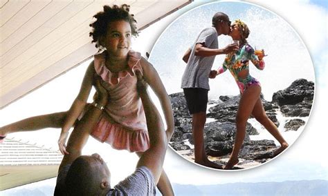 Jay Z Showcases His Dance Moves With Daughter Blue Ivy And Beyonce Daily Mail Online