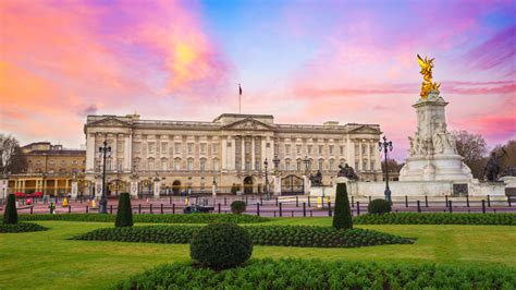 The Most Bizarre Things To Ever Happen At Buckingham Palace