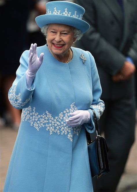 Why Does Queen Elizabeth Always Wear Bright Colors Summers Elizabeth