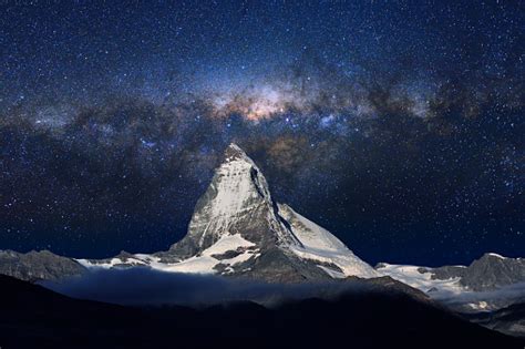 Schweizer Alpen Matterhorn In Midnight Sky Stockfoto Und Mehr Bilder