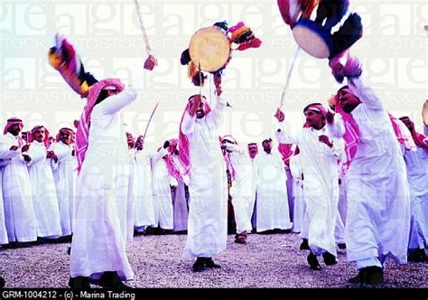 Saudi Arabian Folk Dance Folk Dance Saudi Arabia Clothing Dance
