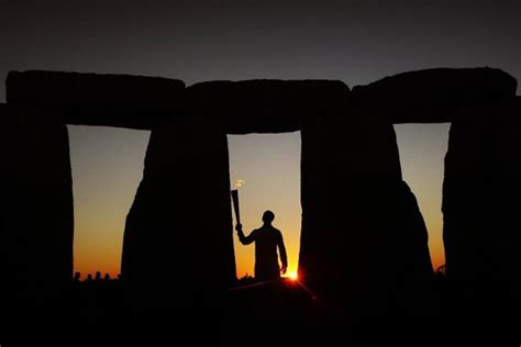 New Stonehenge Theory Stonehenge Was Built Over A Graveyard