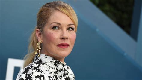 After MS Diagnosis Christina Applegate Returns To The Spotlight