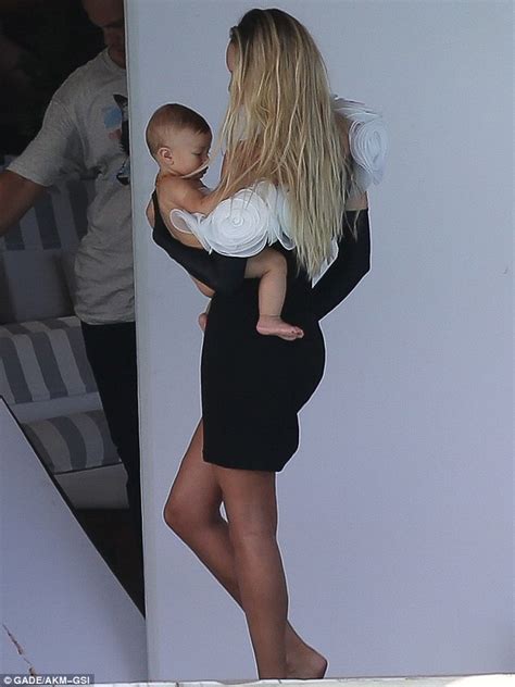 Candice Swanepoel Breastfeeds Son Inbetween Brazil Shoots Daily Mail Online