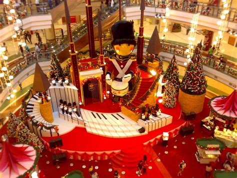 The mall is among those shopping places in malaysia that will spoil you with choices. travelbytes: Christmas in Malaysia