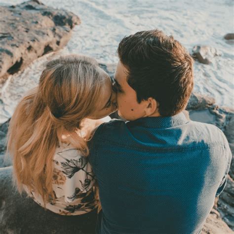 What Will My First Kiss Feel Like 10 Things To Expect Pairedlife