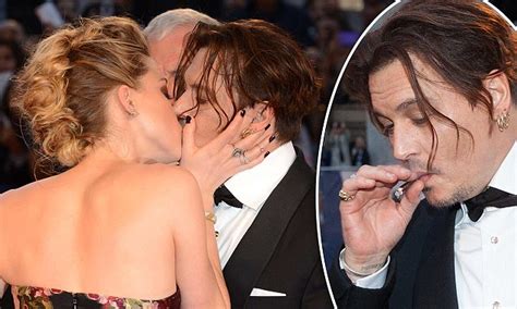 Johnny Depp Gets A Kiss From Wife Amber Heard At The Danish Girl Premiere Daily Mail Online