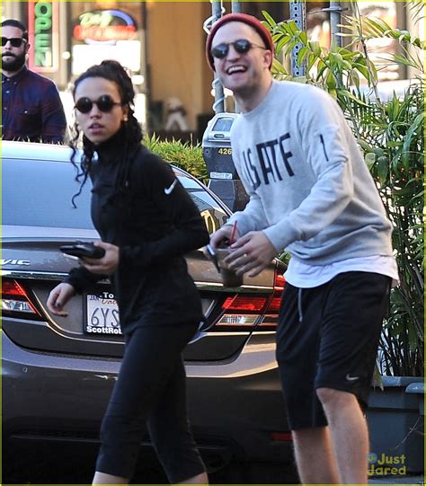 robert pattinson and fka twigs show some pda on a lunch date photo 745898 photo gallery