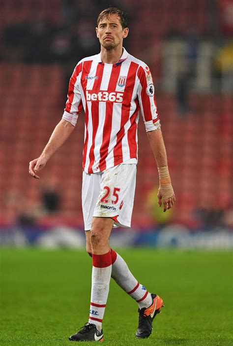 Stoke Transfer News Peter Crouch Signs New One Year Deal Football