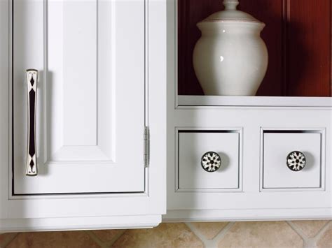 Kitchen Cabinet Pulls Pictures Options Tips And Ideas Hgtv