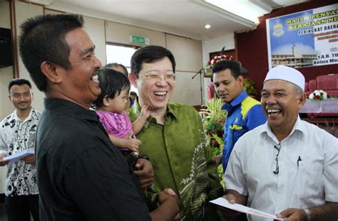 Rakyat dapat mengenali wakil rakyat mereka secara lebih dekat dan sebagai wakil rakyat, sudah tentu mereka akan menjadi lebih bertanggungjawab serta komited membela justeru, adakah pertukaran sistem pilihan raya yang dicadangkan akan membawa kebaikan kepada negara dan rakyat. Kelebihan Pilihan Raya Kepada Rakyat Dan Negara