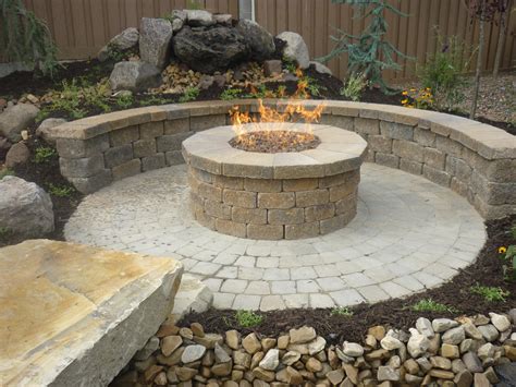 Constructed from belgian blocks, this project is available in a variety of colors and doesn't require any cutting. 58 Best Bricks For Fire Pit :LAURELINEKOENIG