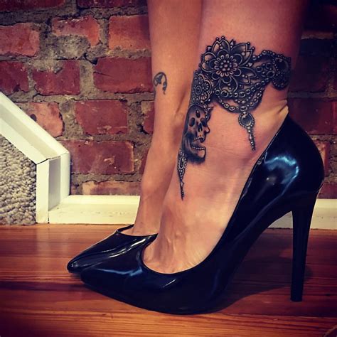 115 Best Ankle Bracelet Tattoo Designs And Meanings 2019