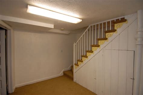 Stair landing should be provided at the top and bottom of each flight of exterior and interior stairs. basement stairs | basement landing from the rec room door ...