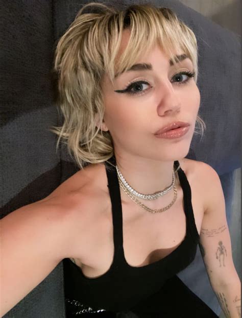 Miley cyrus 12 impressive hairstyles of any hair length pretty. MILEY CYRUS - Instagram Photos 03/04/2020 | Miley cyrus ...