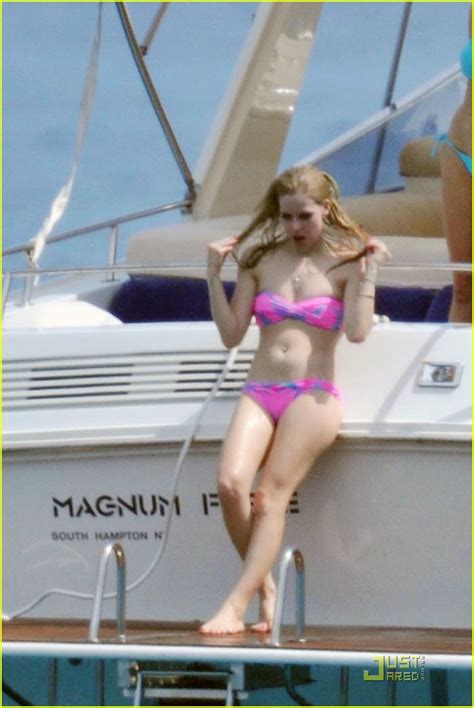 Avril Lavigne Bikini Boat Babe Photo Avril Lavigne Bikini Hot Sex Picture