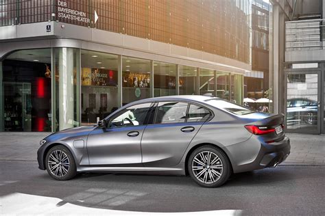 The bmw 3 series sedan was redesigned for the 2019 model year. 2021 BMW 330e Plug-In Sedan Costs $3,800 More Than 330i ...