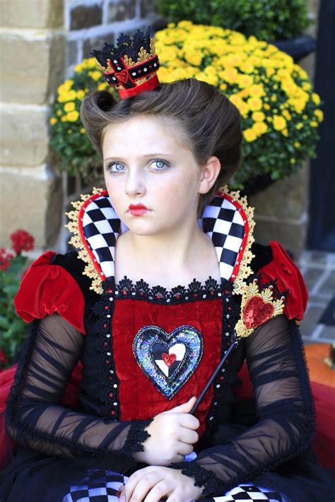 Red Queen Queen Of Hearts Halloween Hairstyles Cute Girls Hairstyles